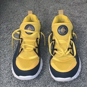 Nike Huaraches size 10